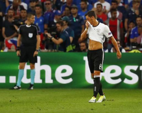 Germany's Ozil still doubtful for Azerbaijan qualifier - Loew